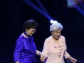 《舞台姐妹》两主演登台 谢芳深情表白电影挚爱