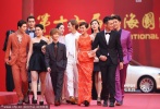 郭敬明帶著《小時代3》劇組的帥哥美女們再次亮相，有著去年暑期檔的瘋狂票房成績，現(xiàn)在的他們底氣十足，打著國產(chǎn)最美時裝片的旗號自然穿得花枝招展，鮮艷的撞色高調(diào)張狂。
