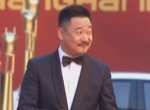 影帝王景春搞笑拍摄现场 主持人打趣合作手机电影