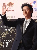 陈坤卷发挥手潇洒自然 富家公子气息迷倒众人