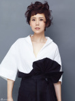 海清身穿几何抹胸半裙露性感香肩 凸显熟女气质