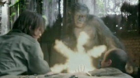 《猩球崛起2》新中文预告 伪善猿类疯狂扫射显凶残