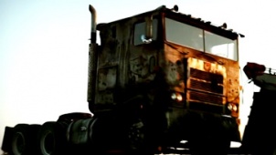 《变形金刚4》中文片段 沃尔伯格买破卡车遭嫌弃