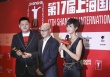 《胜利》获评委会大奖亮相后台 主创微笑捧奖杯