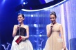 Angelababy、倪妮颁艺术贡献奖 笑容灿烂清新可人