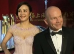 陶红携赞助商红毯秀 优雅女神频与粉丝握手显亲和