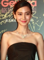 Angelababy抹胸礼服性感高贵 牵手倪妮双姝争艳