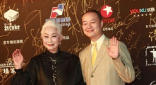 影壇常青樹盧燕現(xiàn)身紅毯 87歲高齡難掩優(yōu)雅氣質(zhì)