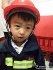 Lucas与小Q扮消防员 学老爸谢霆锋变救火英雄