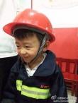 Lucas與小Q扮消防員 學(xué)老爸謝霆鋒變救火英雄