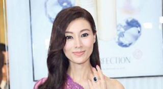 李嘉欣兒子容貌曝光全家震怒 44歲生日老公送驚喜