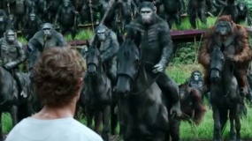 《猩球崛起2》中文片段 凯撒率猿族部队包围人类