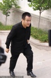 杜淳、殷桃戴黑超现身聂鑫葬礼 宁浩神色凝重