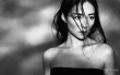 江一燕眼神魅惑拍寫(xiě)真小露香肩 文藝女星也性感