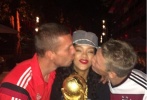 蕾哈娜助阵世界杯露内衣庆祝 与德国队员狂欢
