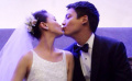 周迅公開宣布與高圣遠結婚 穿婚紗甜蜜親吻老公