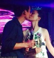 周迅婚后派对踩高跟与老公热吻 灌香槟证未怀孕