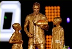 贝克汉姆全身“镀金” 获2014儿童选择体育奖