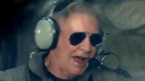 《敢死队3》预告片 哈里森·福特驾驶直升机狂扫射