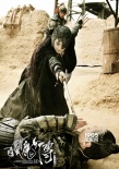 《白发魔女》疯魔海报惊现 范冰冰红唇持利剑