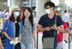 吴奇隆、刘诗诗牵手现身机场 戴口罩仍被识破