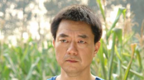 董勇带领兄弟们玩水撒欢 片场惊现未婚妻照片