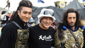 成龙《天将雄师》沙漠热拍 崔始源PK奥斯卡影帝