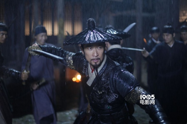 电影中,忠厚仁义的大哥卢剑星由东京影帝王千源扮演.