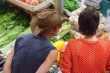 海清、謝霆鋒買菜遭路人圍觀 二人關(guān)系引猜測