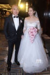 聂远送娇妻钻戒双喜临门 补办婚礼兼女儿百日宴
