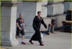 《蝙蝠侠大战超人》片场照 卡维尔身披黑袍遮战衣