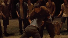 《移动迷宫》精彩片段 少年巧斗令对手臣服