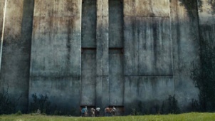 《移动迷宫》精彩片段 迷宫大门惊现神秘裂缝