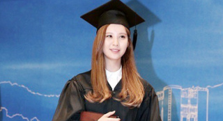 少女时代徐贤大学毕业 与2NE1敏智成女团新学霸