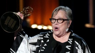 凯西·贝茨凭《美国恐怖故事》 获迷你剧女配角奖