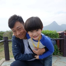 載得有情人