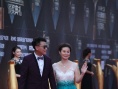 刘小峰红毯墨镜扮酷 王思懿低胸长裙显知性之美