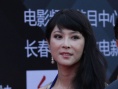 吳思遠、朱延平微笑現(xiàn)身紅毯 西裝革履文質(zhì)彬彬