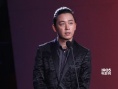 《扫毒》获最佳音乐奖 潘粤明登台颁奖发型个性