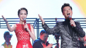 开场歌舞《逐鹿未来》 李蜜开唱青春活力点燃激情