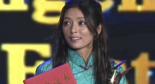 黃曉明登臺開獎 《西藏天空》索朗卓嘎獲女配角獎