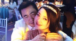 王中磊結(jié)婚20年補辦婚禮 那英當(dāng)伴娘宋丹丹搶捧花