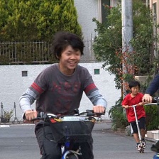 漂浮在伊拉克底格里斯河上的和平