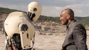 《机器纪元》先导预告 班德拉斯遇机器人版无人区