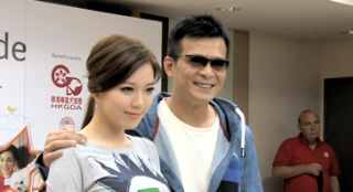 黃日華稱老婆康復(fù)進(jìn)度理想 否認(rèn)為醫(yī)藥費(fèi)東奔四跑