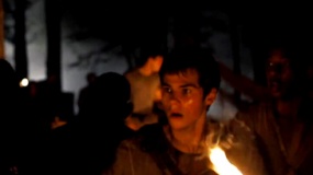 《移动迷宫》精彩片段 小伙伴营地遭神秘怪兽袭击