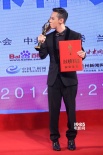 马浴柯凭《扫毒》获最佳新人 手捧