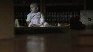 《安娜贝尔》精彩片段 恶灵娃娃捣乱威胁婴儿生命