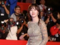 才女導(dǎo)演具惠善亮相紅毯 銀色刺繡長裙古典華貴