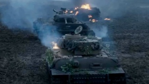 《狂怒》精彩片段 近距离坦克直接对垒惊险刺激